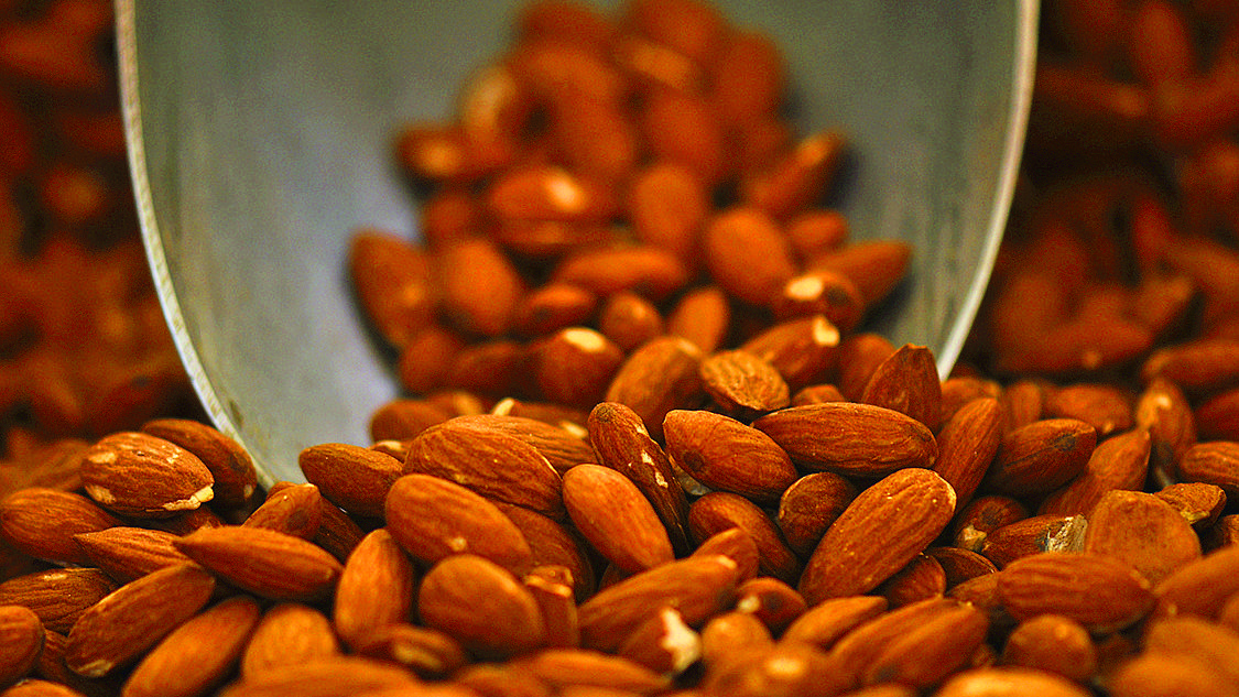 How To Make A Healthy And Tasty Almond Snack?