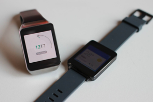 difference between a smart watch and a fitness tracker